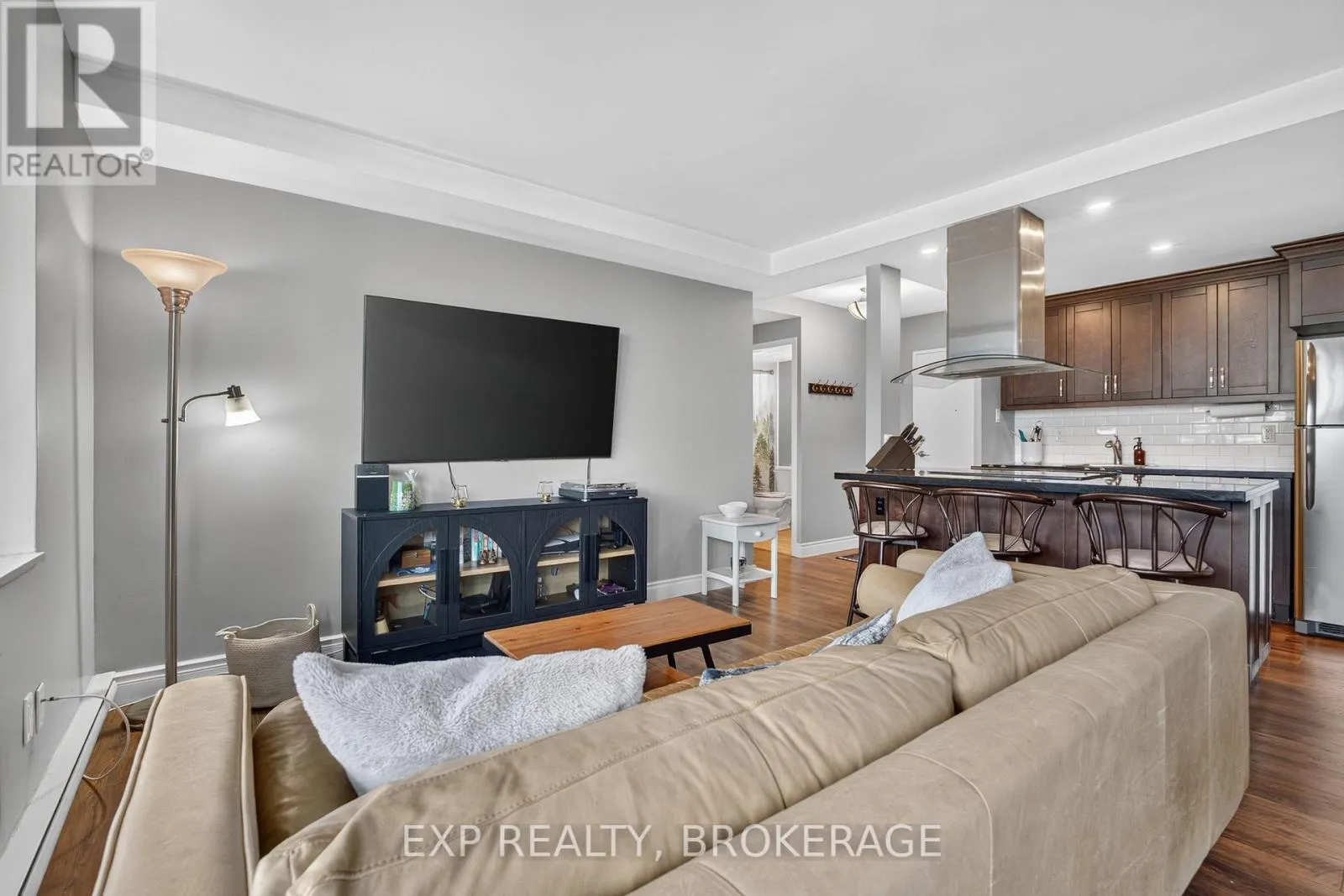 202 - 2 MOWAT AVENUE #202