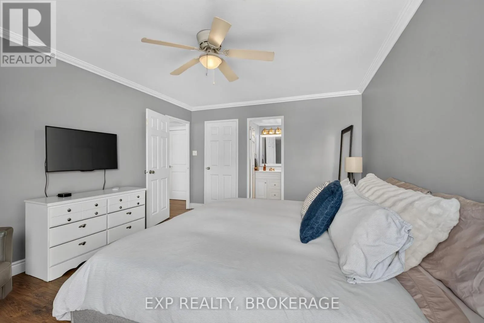 202 - 2 MOWAT AVENUE #202