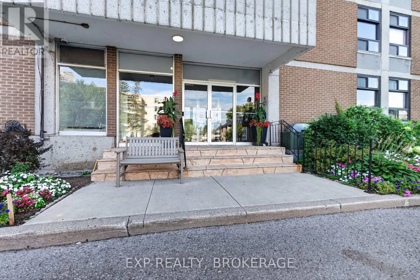 202 - 2 MOWAT AVENUE #202