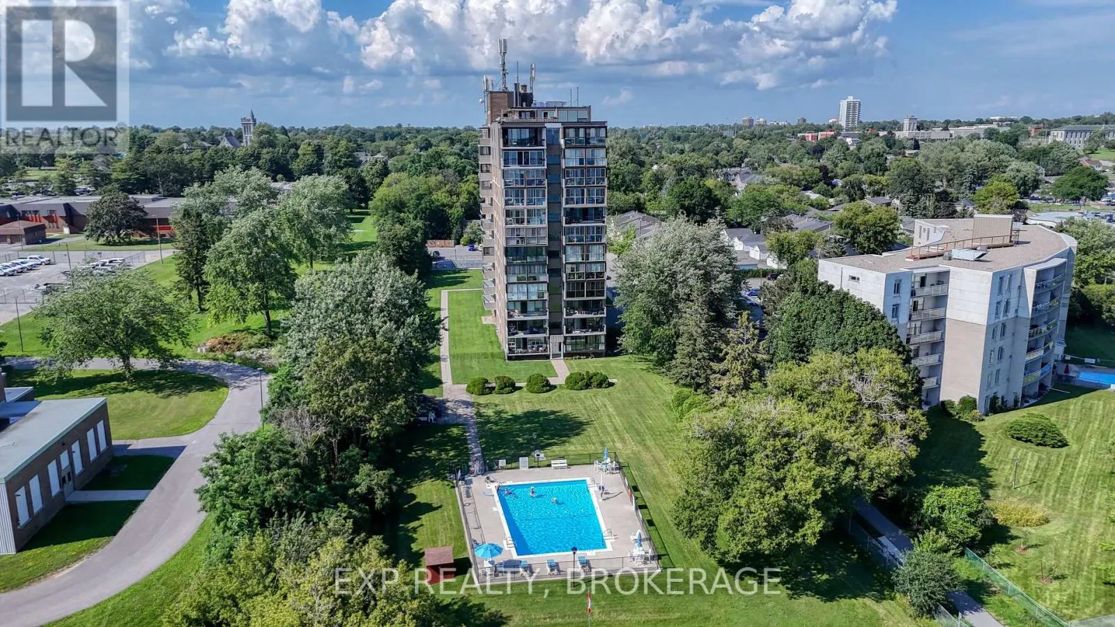 202 - 2 MOWAT AVENUE #202
