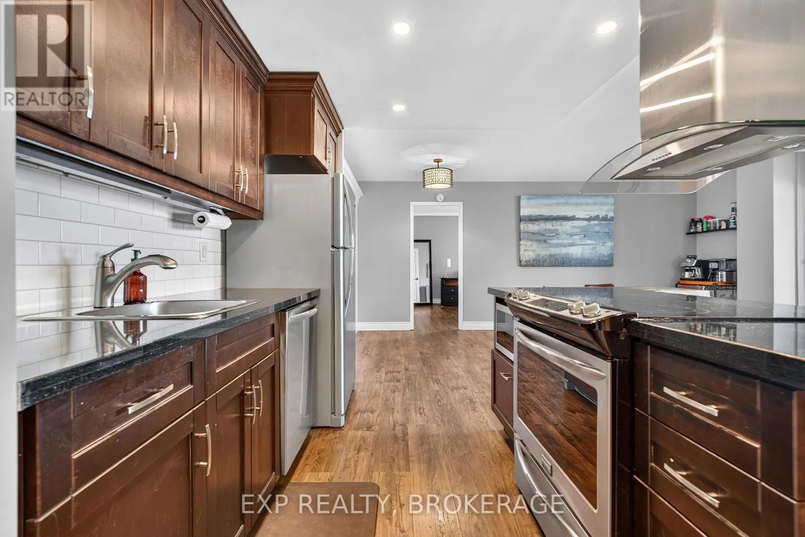 202 - 2 MOWAT AVENUE #202