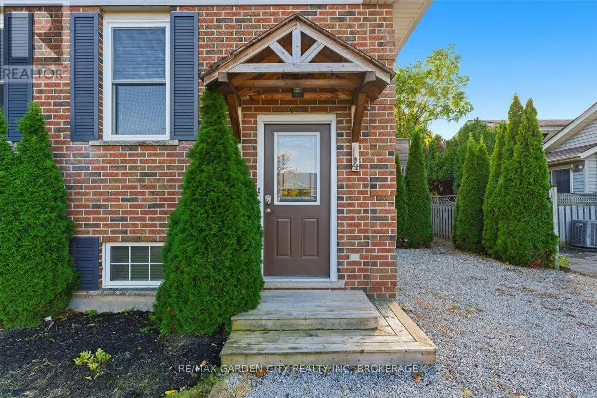 4 FOX TRAIL DRIVE