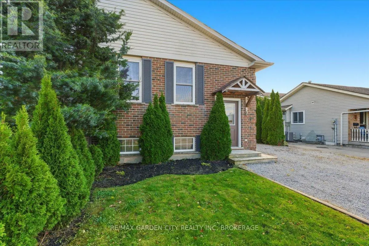 4 FOX TRAIL DRIVE