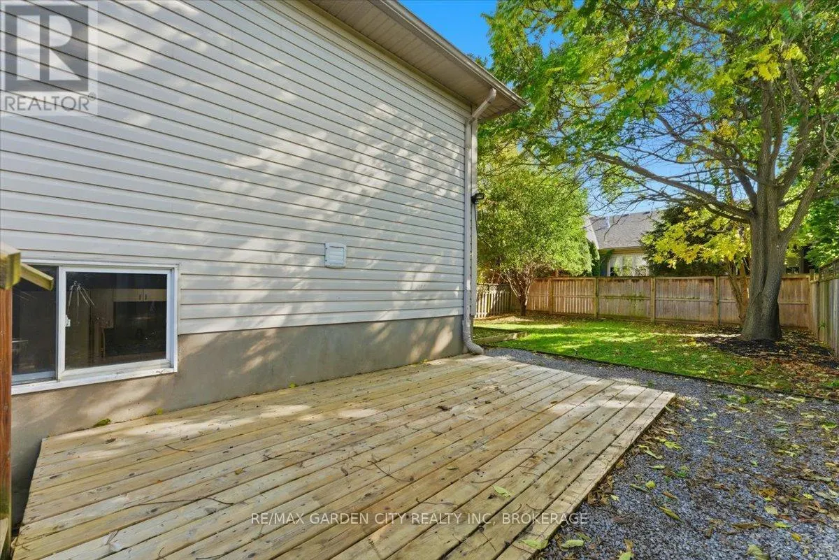 4 FOX TRAIL DRIVE