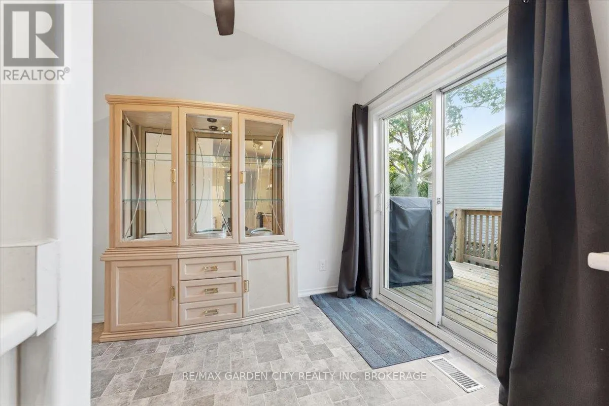 4 FOX TRAIL DRIVE