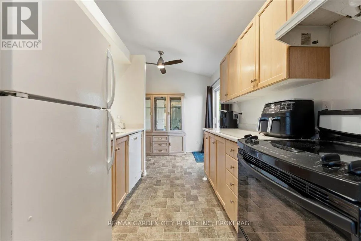 4 FOX TRAIL DRIVE