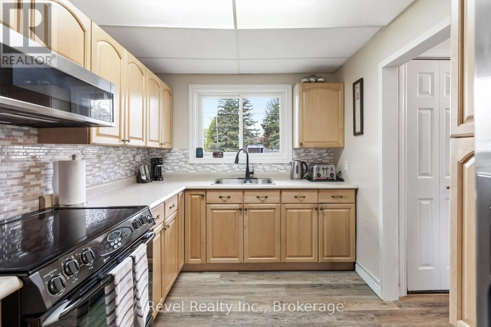 133 VICTORIA DRIVE E