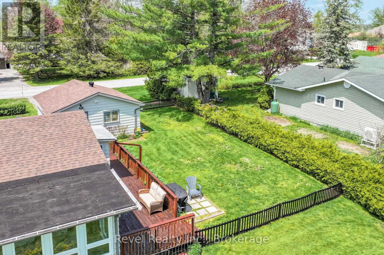 133 VICTORIA DRIVE E