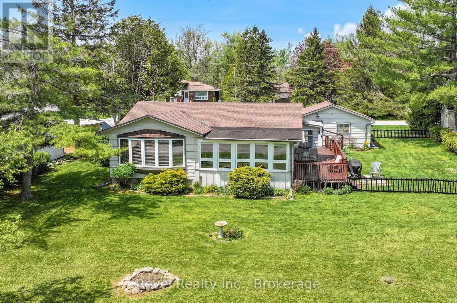 133 VICTORIA DRIVE E
