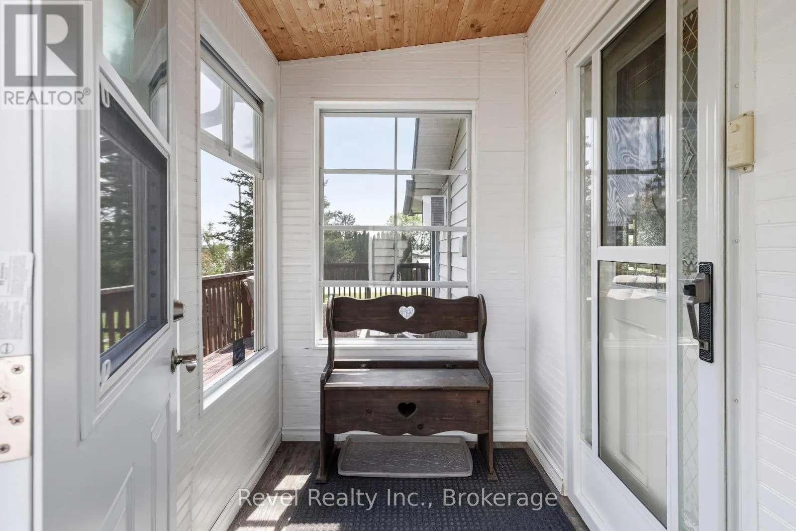 133 VICTORIA DRIVE E