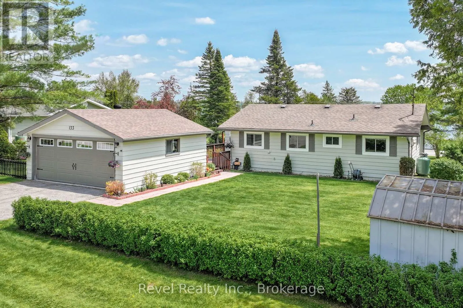 133 VICTORIA DRIVE E