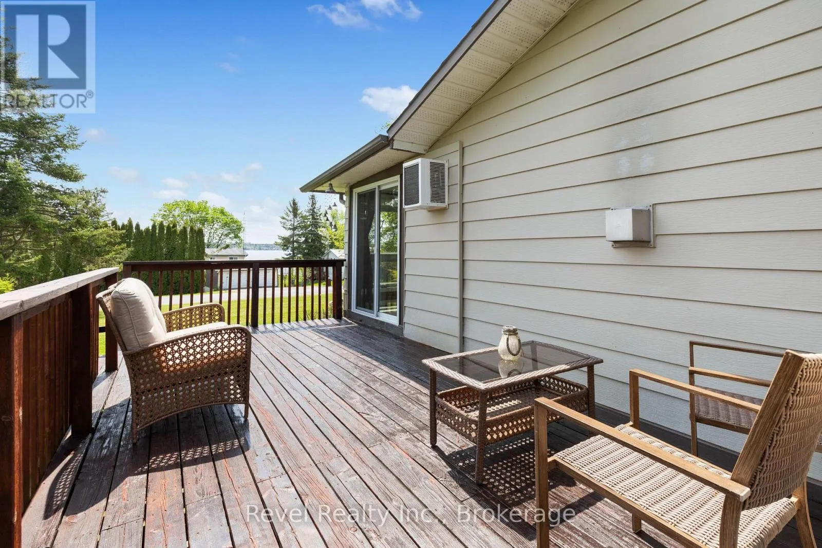133 VICTORIA DRIVE E