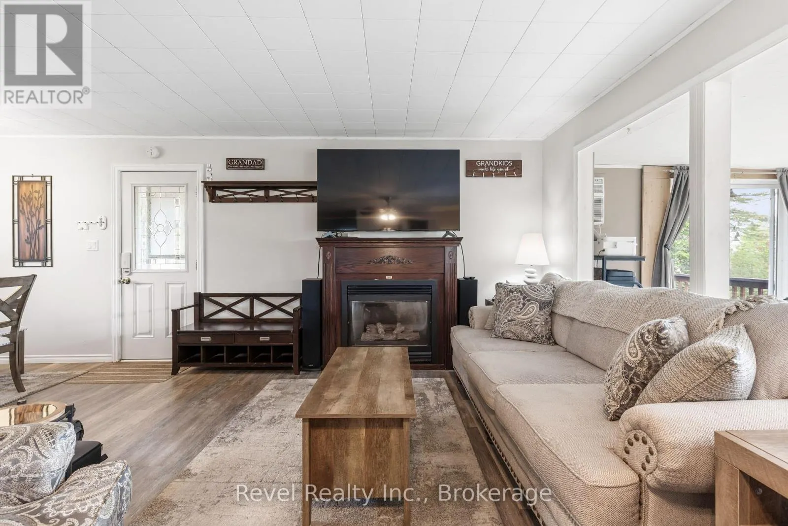133 VICTORIA DRIVE E