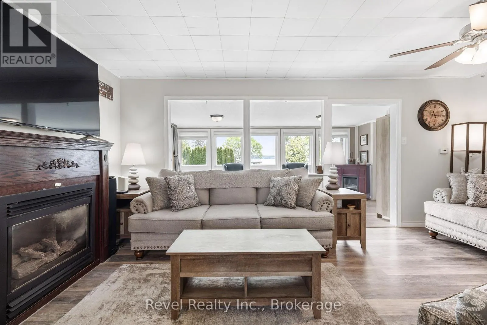 133 VICTORIA DRIVE E