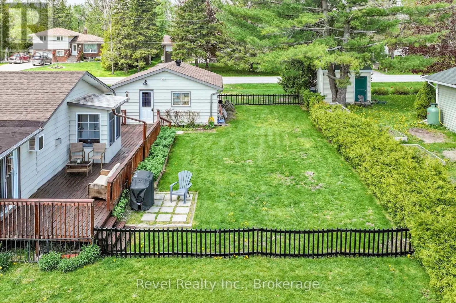 133 VICTORIA DRIVE E