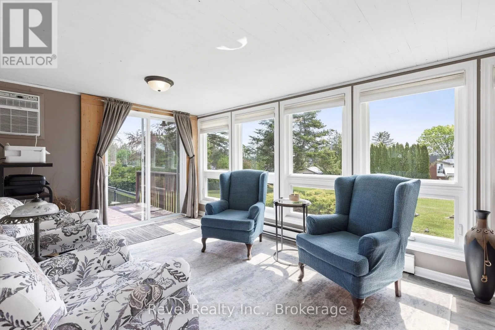 133 VICTORIA DRIVE E