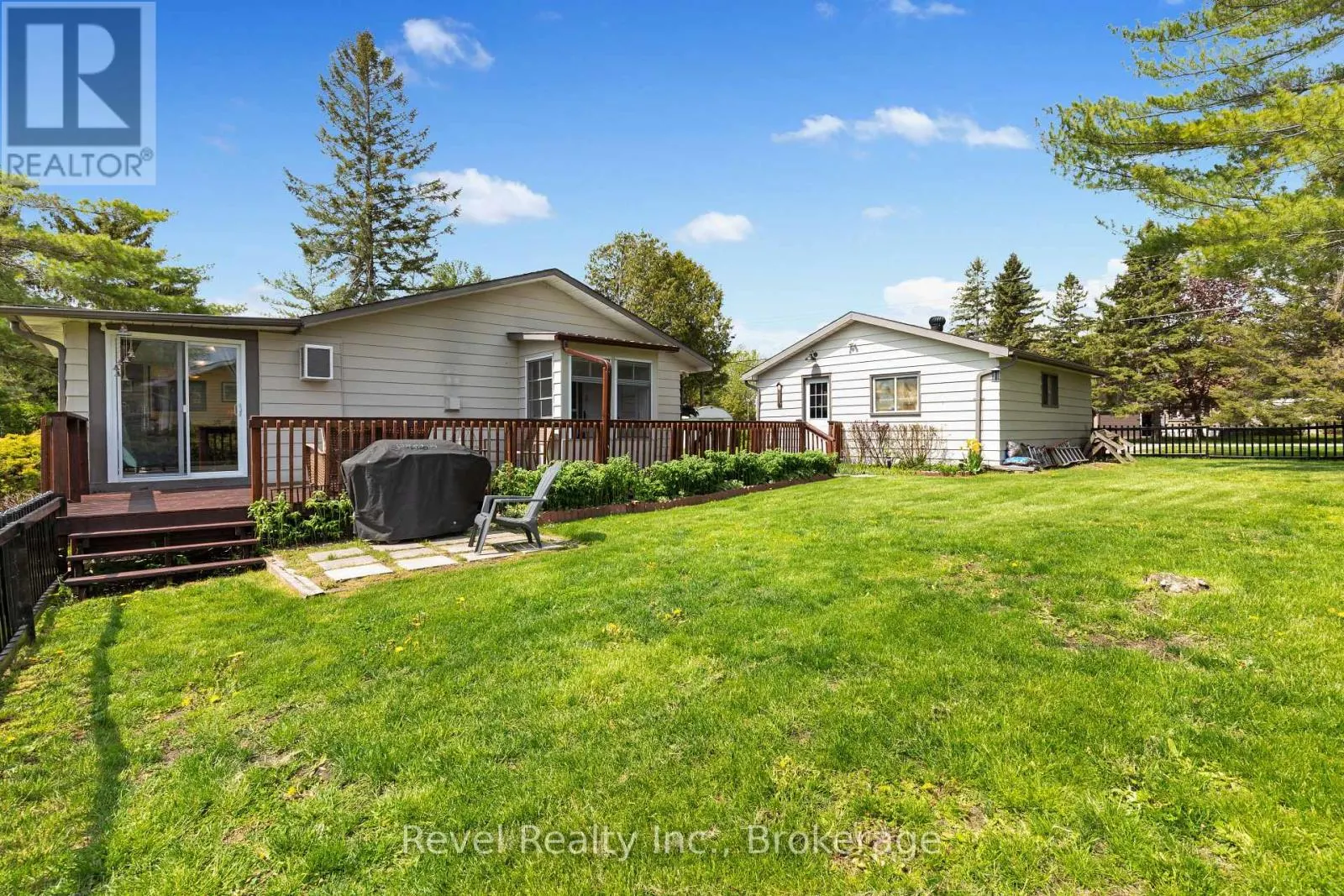 133 VICTORIA DRIVE E