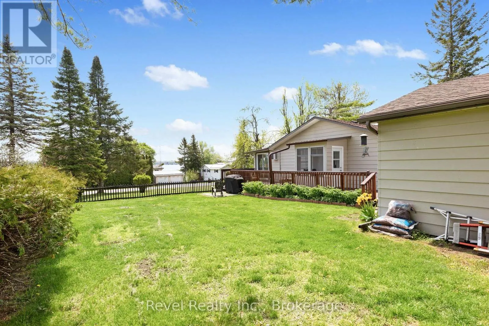 133 VICTORIA DRIVE E