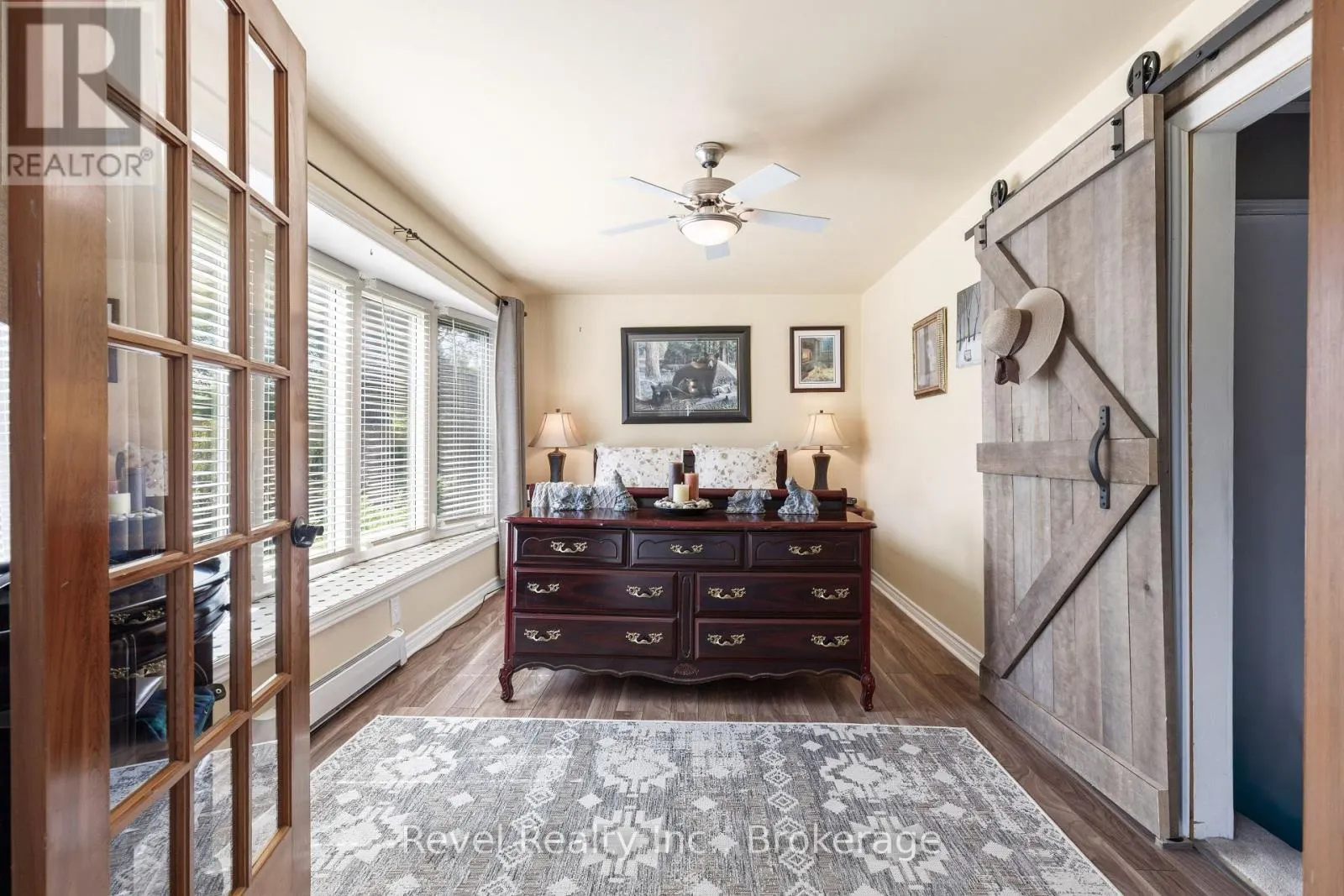 133 VICTORIA DRIVE E