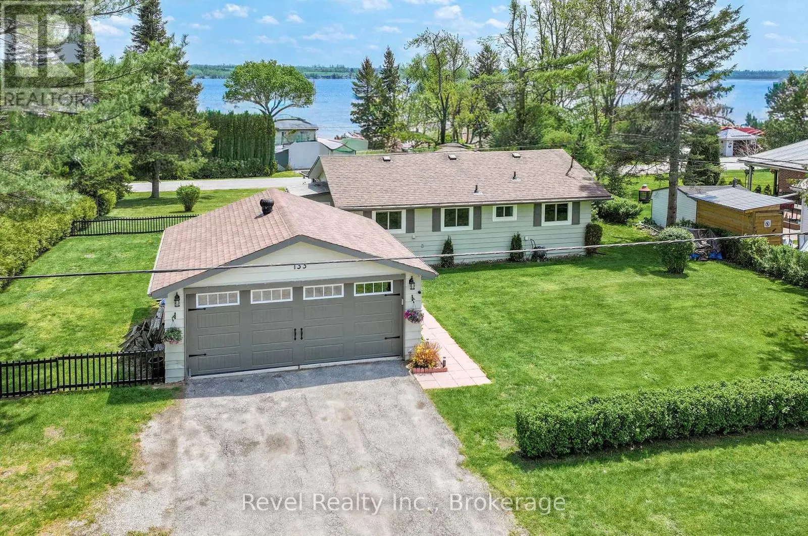 133 VICTORIA DRIVE E