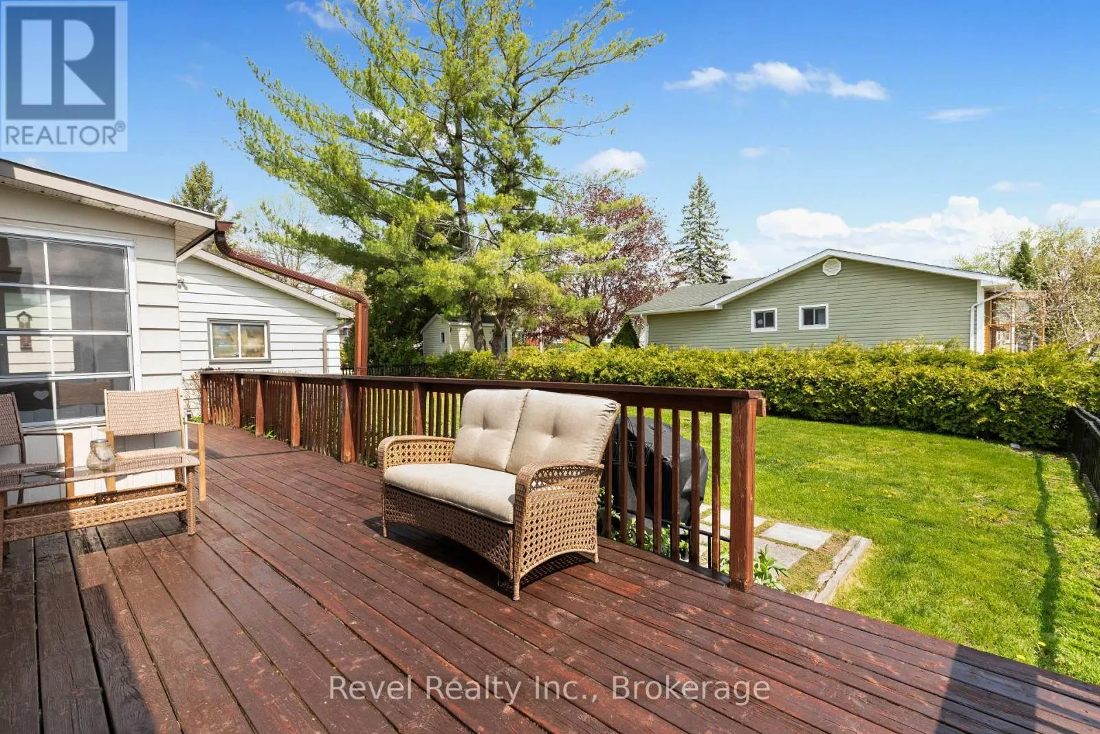 133 VICTORIA DRIVE E