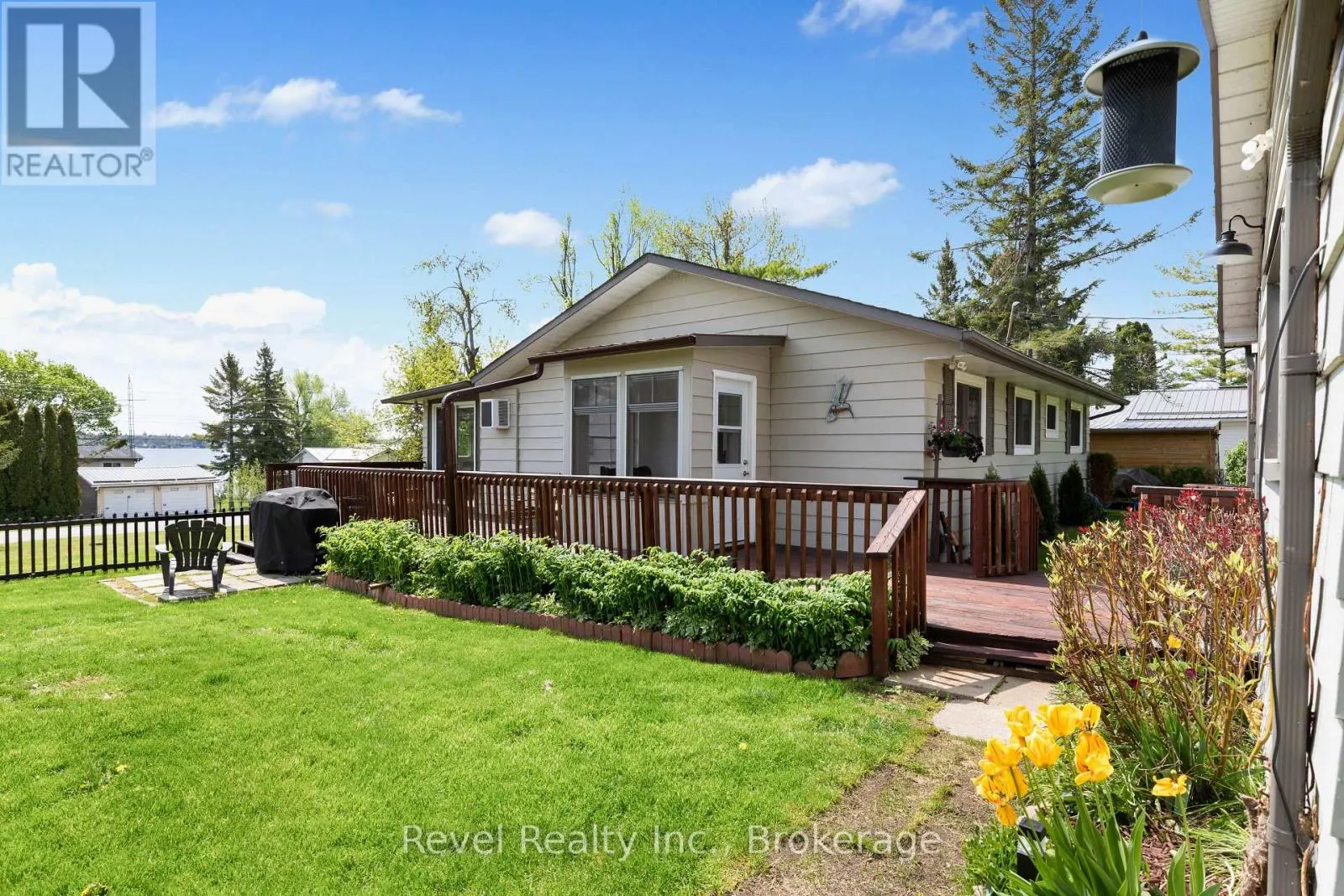133 VICTORIA DRIVE E