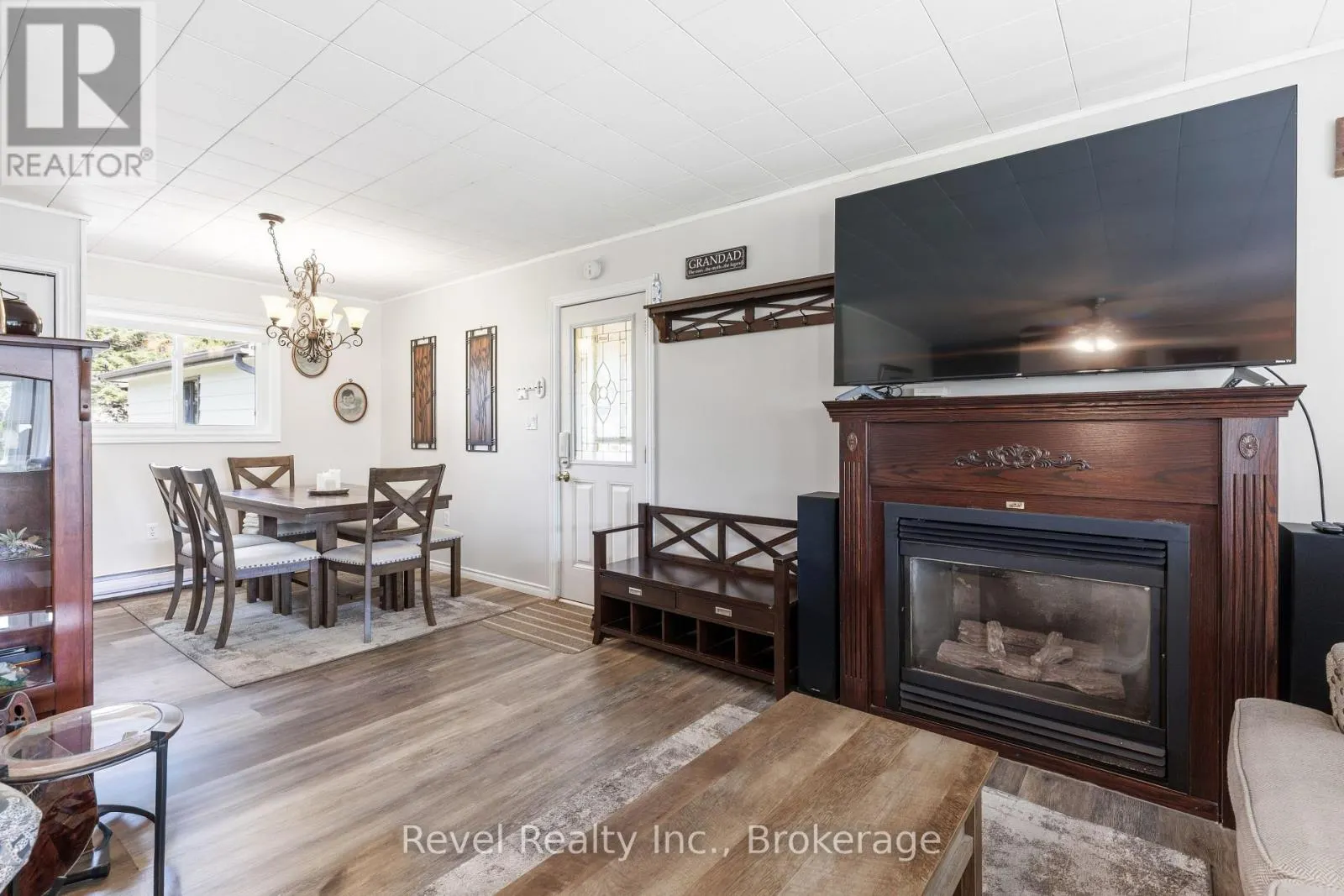 133 VICTORIA DRIVE E