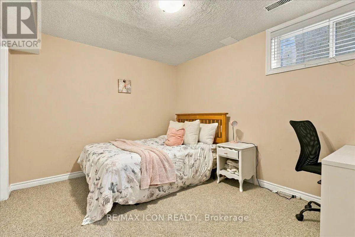 382 MOUNTAIN LAUREL CRESCENT