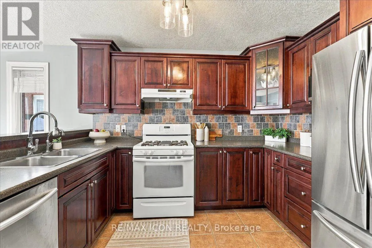 382 MOUNTAIN LAUREL CRESCENT