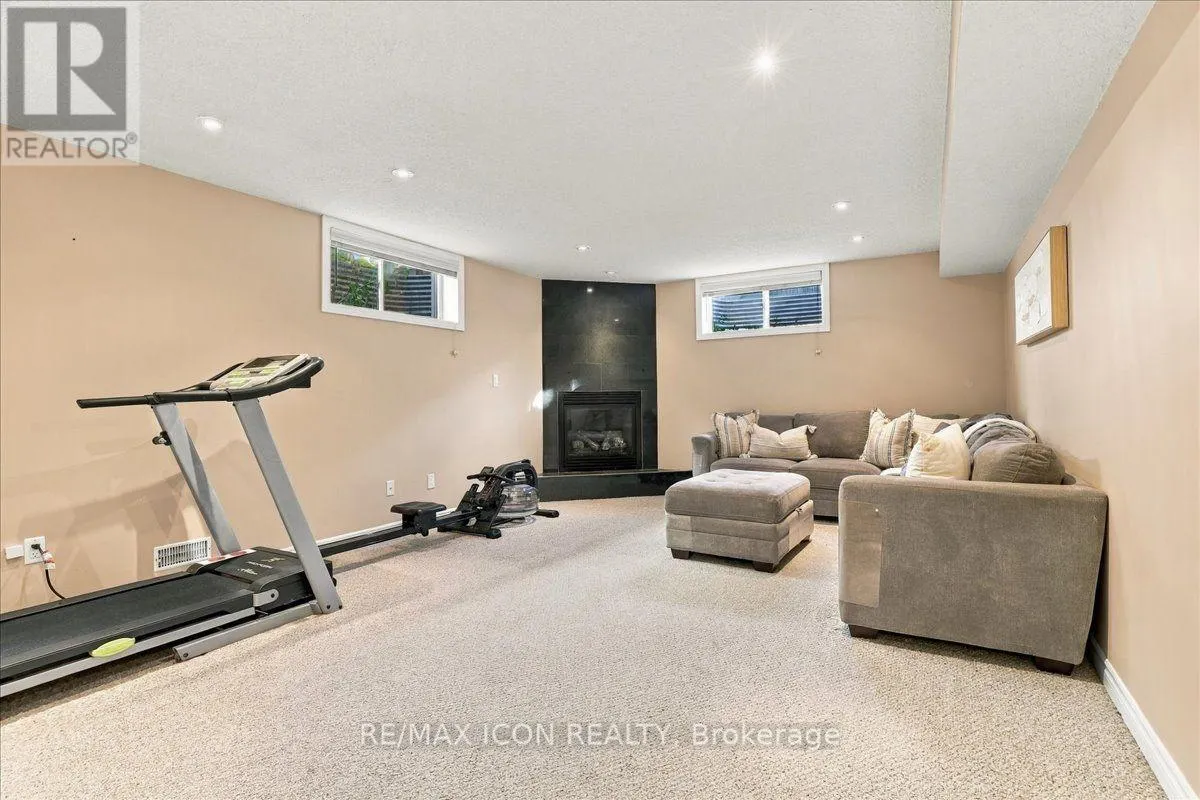 382 MOUNTAIN LAUREL CRESCENT