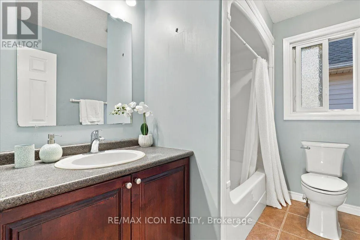 382 MOUNTAIN LAUREL CRESCENT