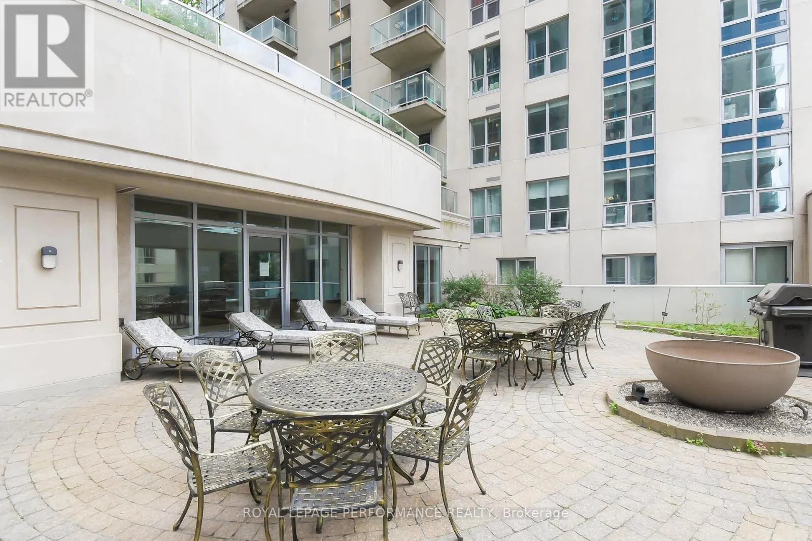 1808 - 242 RIDEAU STREET