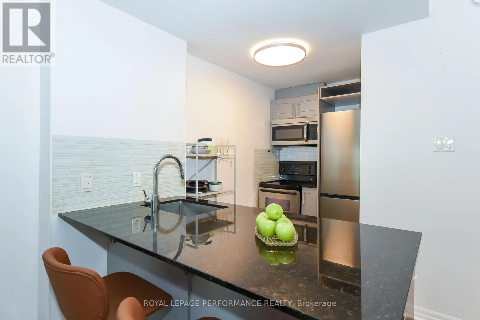 1808 - 242 RIDEAU STREET