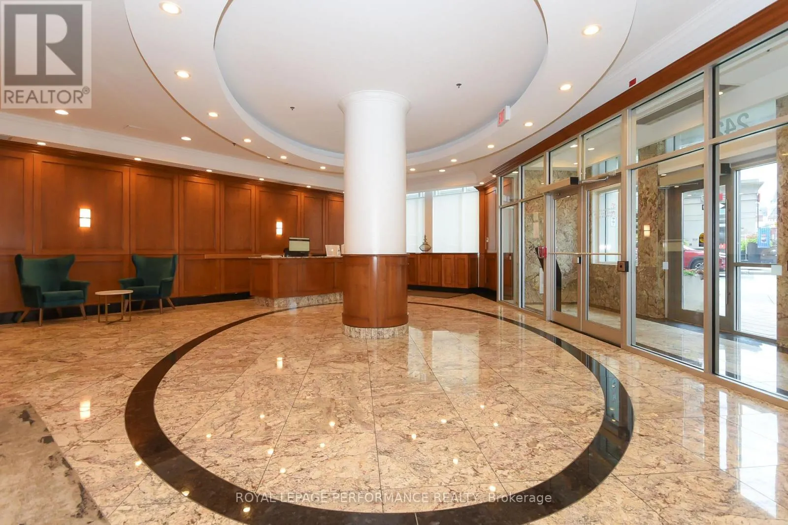 1808 - 242 RIDEAU STREET