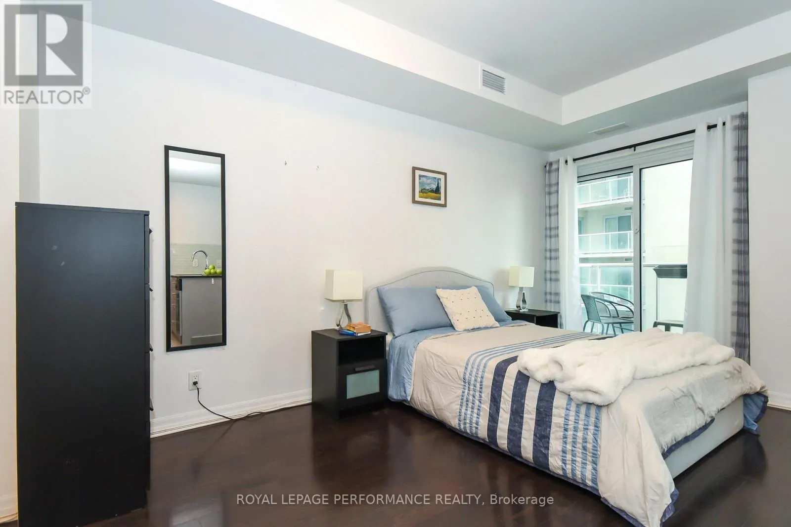 1808 - 242 RIDEAU STREET