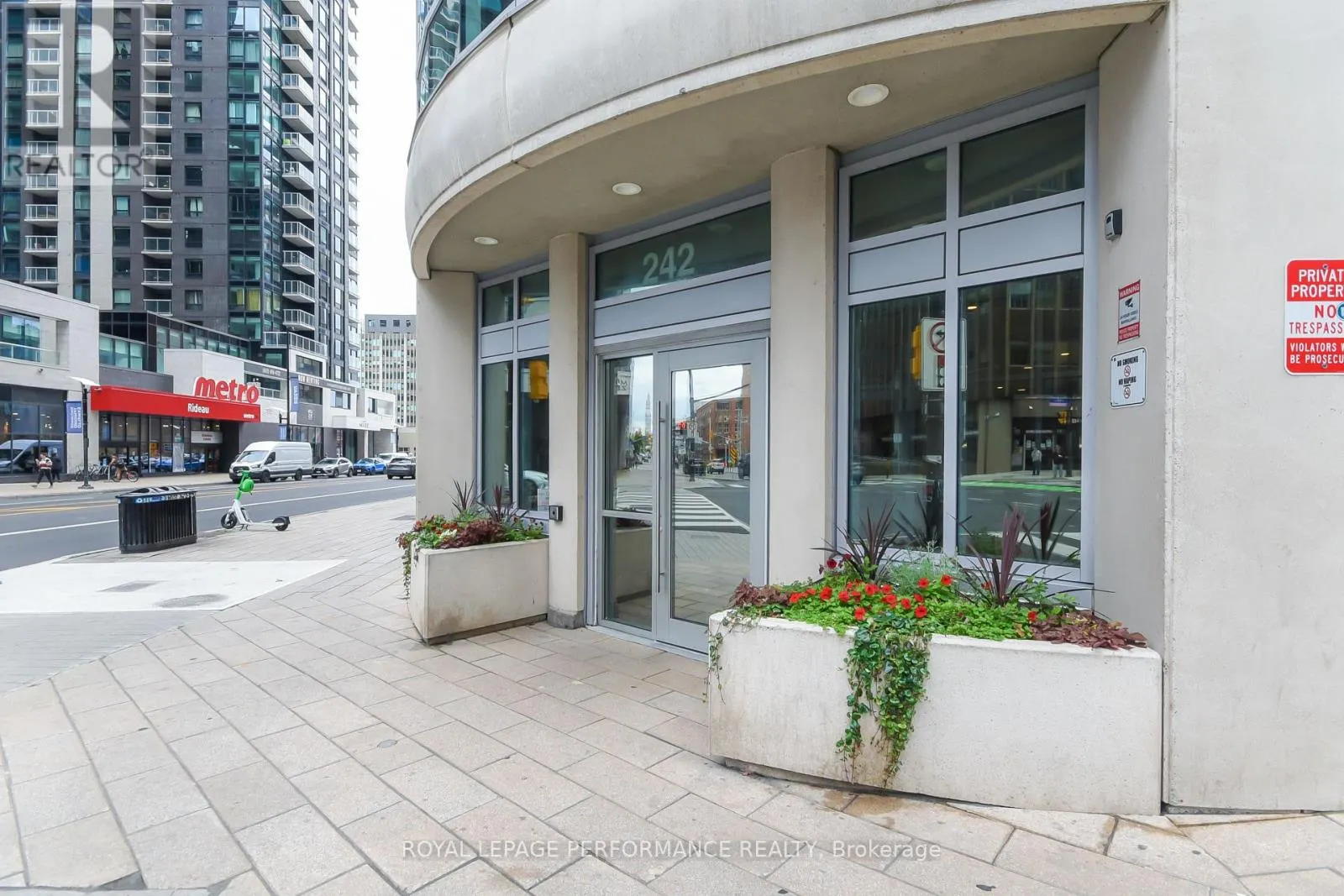 1808 - 242 RIDEAU STREET