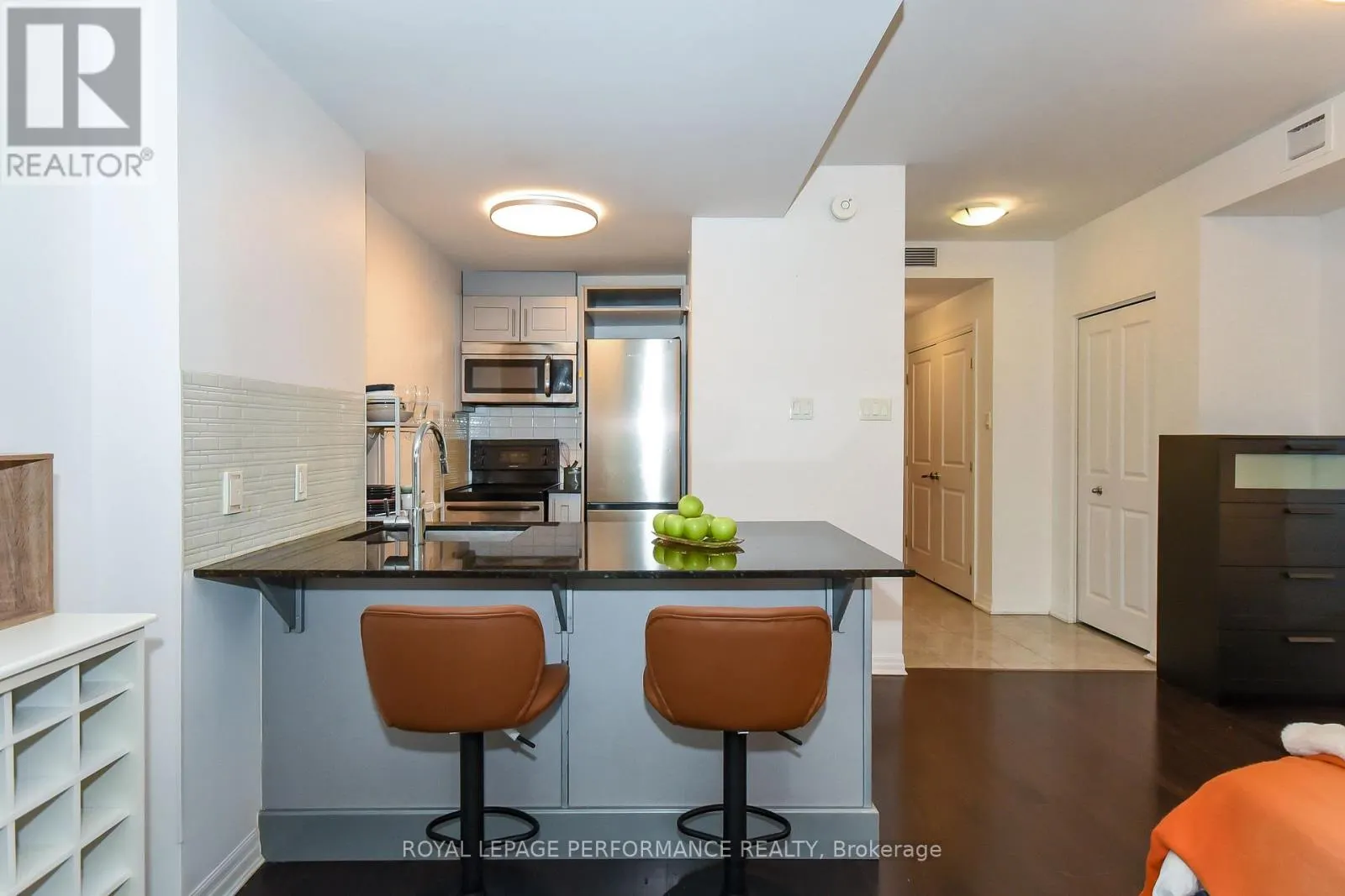 1808 - 242 RIDEAU STREET