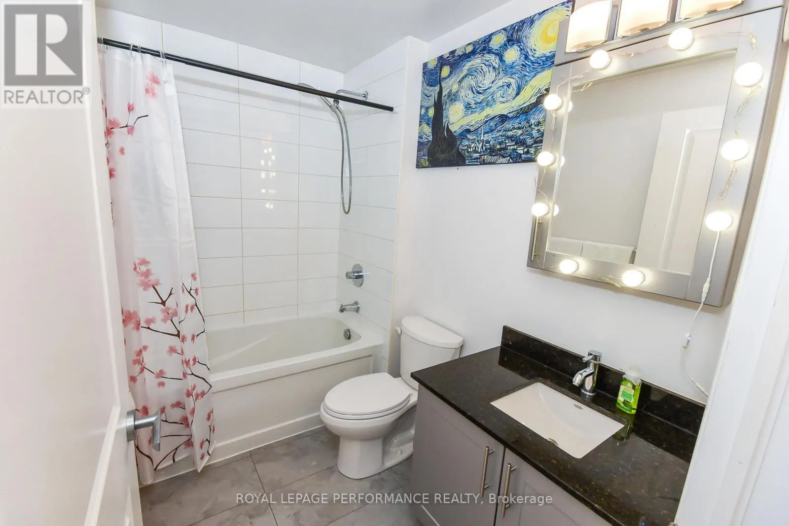1808 - 242 RIDEAU STREET