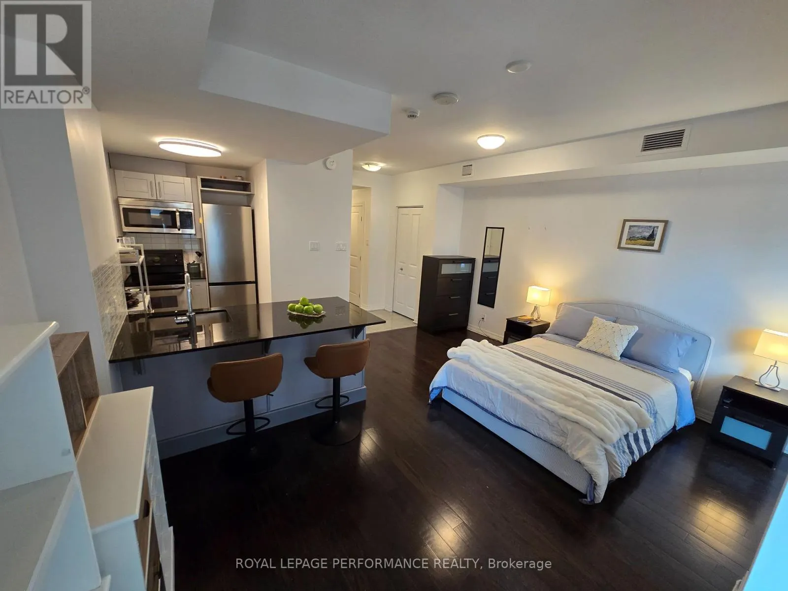 1808 - 242 RIDEAU STREET