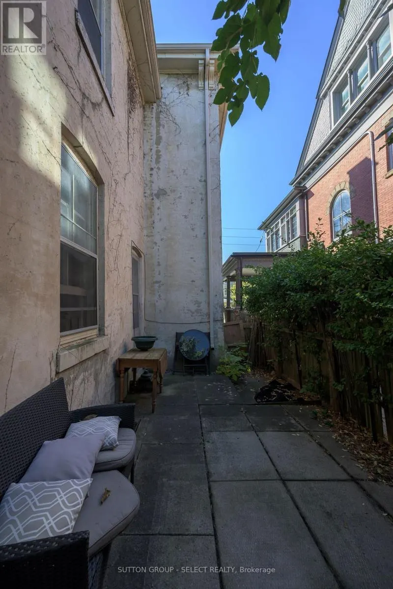 614-616 WELLINGTON STREET