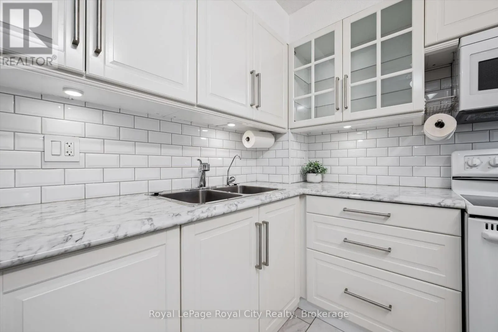 607 - 93 WESTWOOD ROAD #607