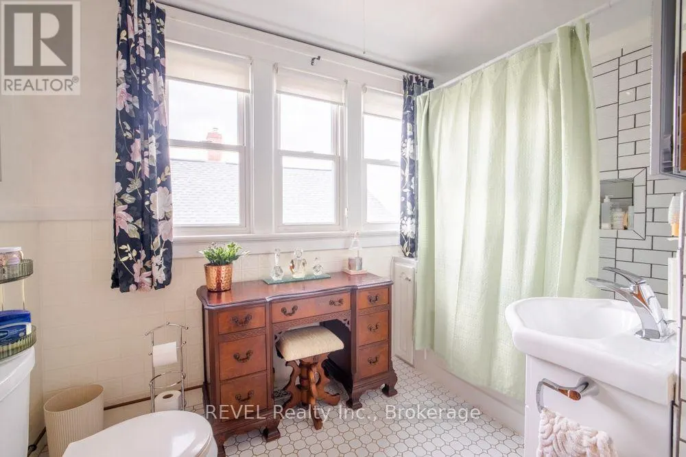 550 LAKESHORE ROAD