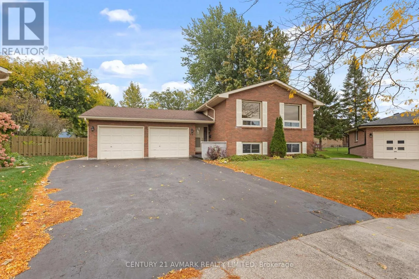 24 HUNTINGTON CIRCLE