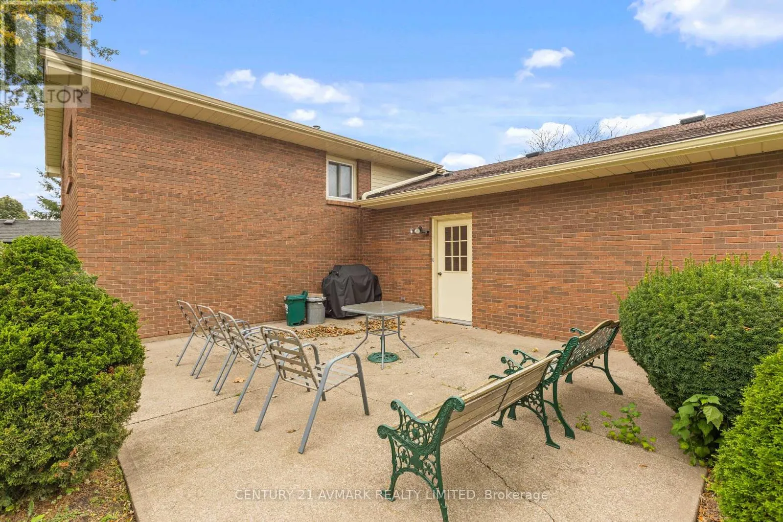 24 HUNTINGTON CIRCLE