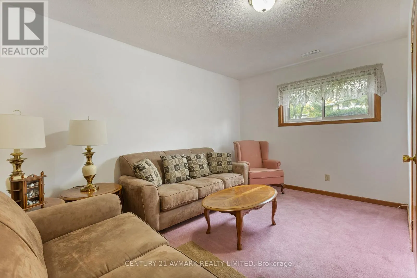 24 HUNTINGTON CIRCLE