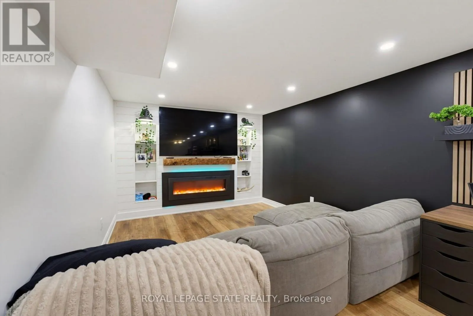 50 FUSILIER DRIVE