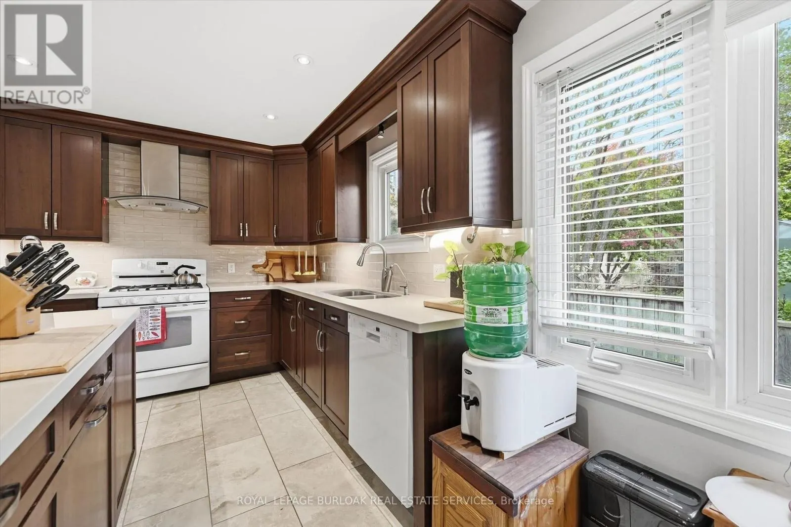 81 MAIN STREET S