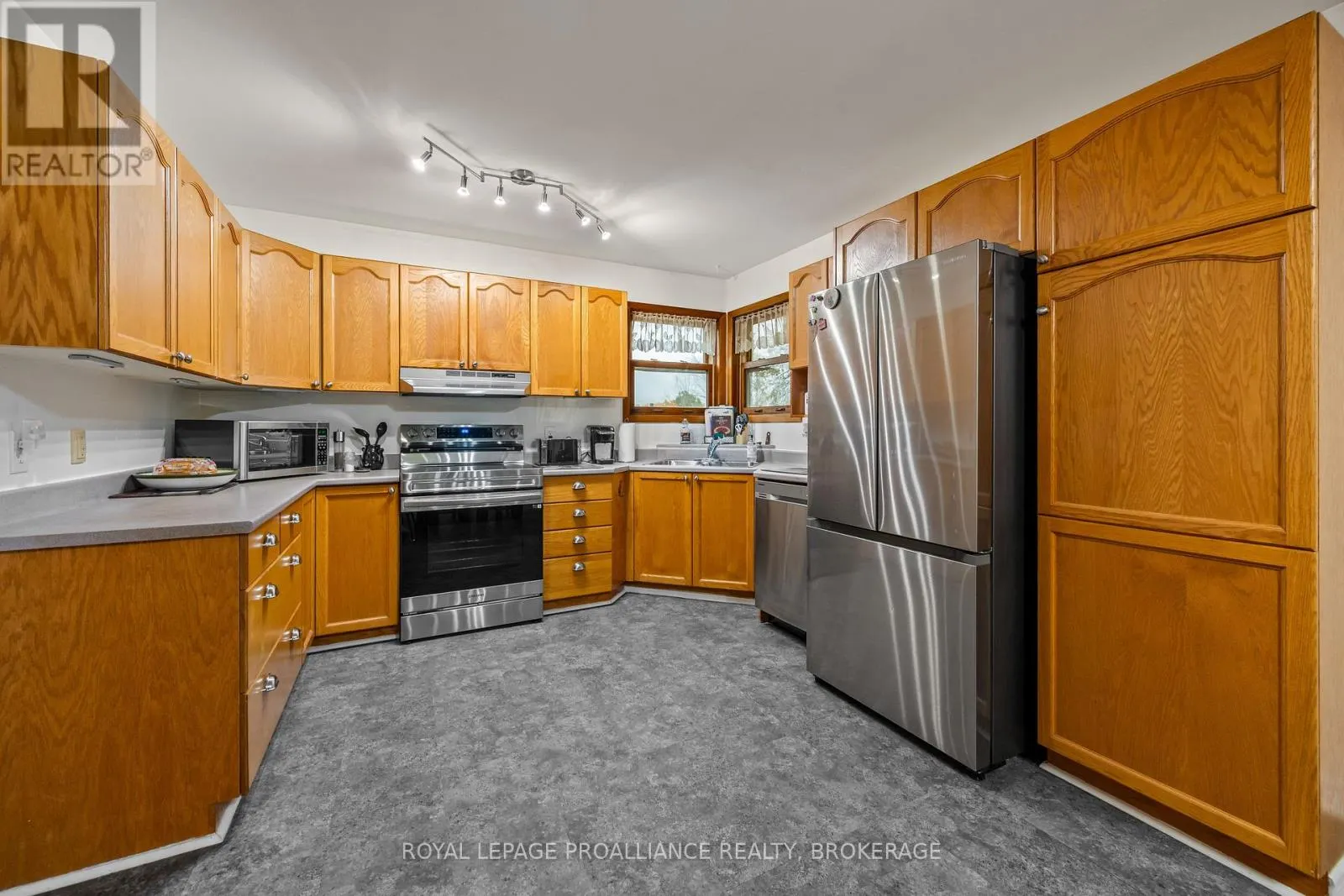 435 COUNTY ROAD 2 E