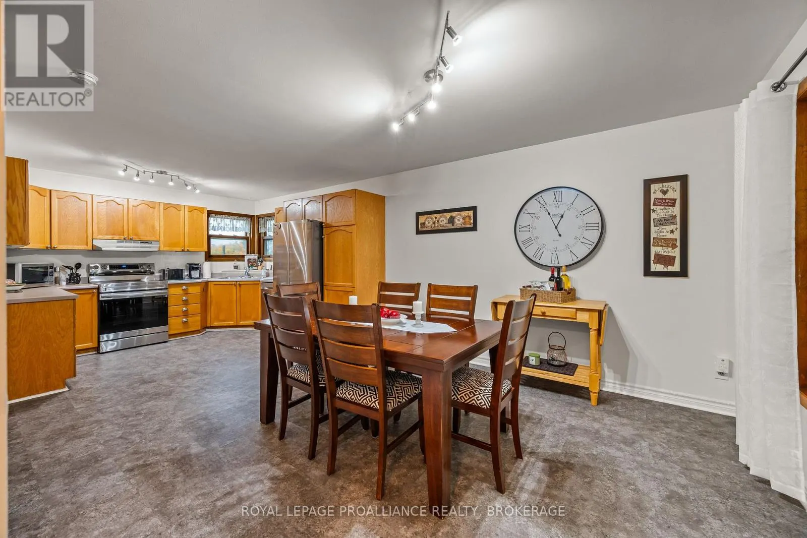 435 COUNTY ROAD 2 E