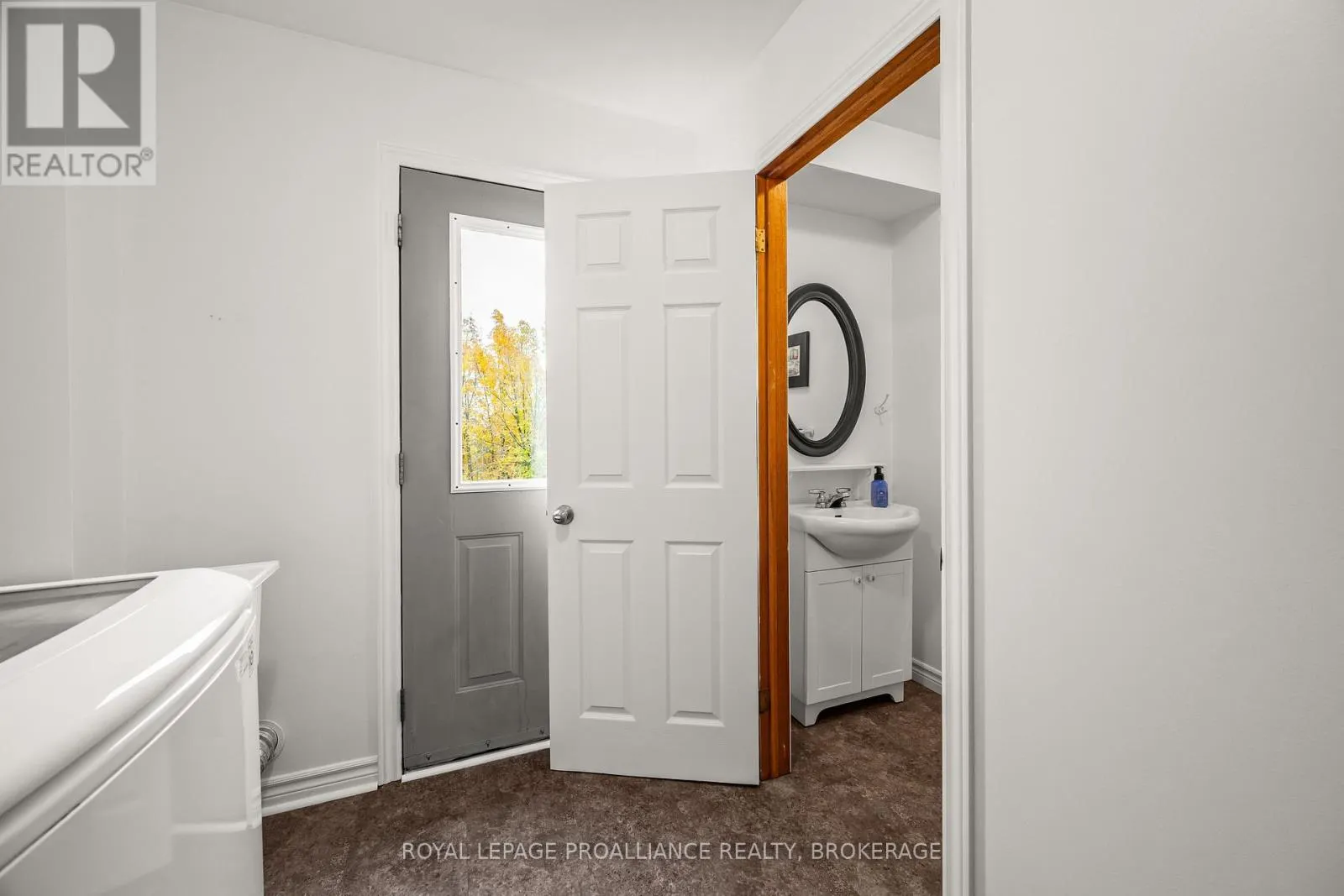 435 COUNTY ROAD 2 E